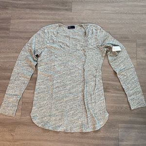 *NEW* Gap women’s U neck long sleeve size S